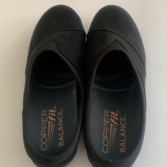 Copper Fit Black slip on shoes - Picture 3 of 5